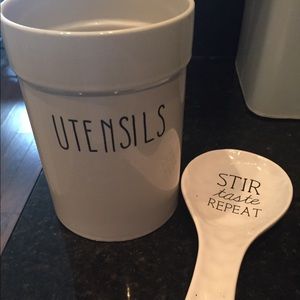 Utensil holder and spoon rest